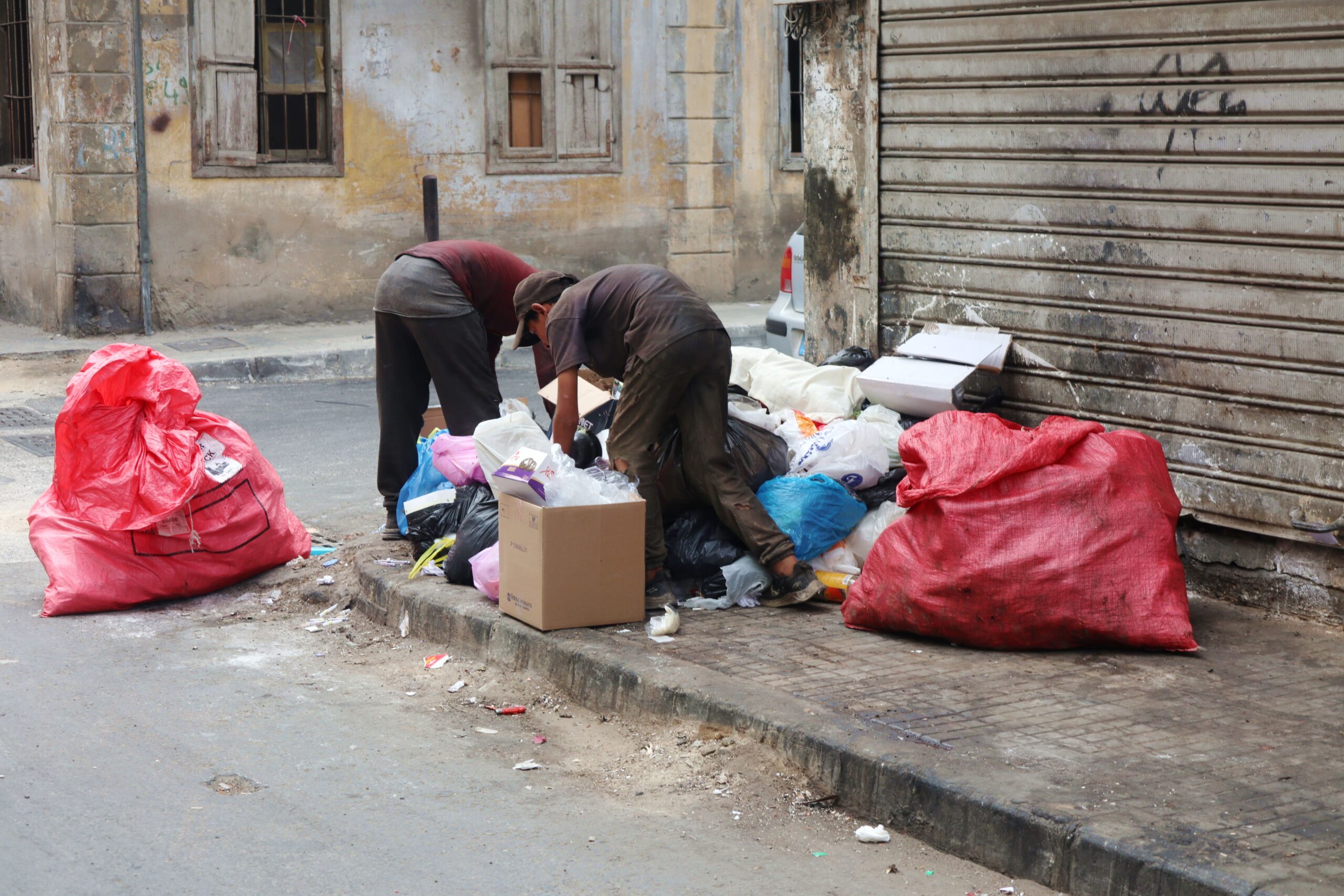 Lebanon: Uncollected waste